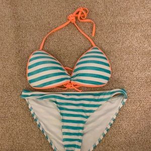 I WILL ACCEPT ANY OFFER!!!!!!! Body Glove Bikini Set